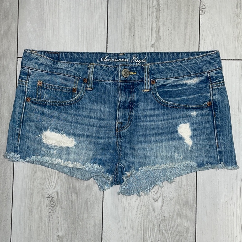 American Eagle Outfitters live your life size 8 medium washed ripped Jean shorts